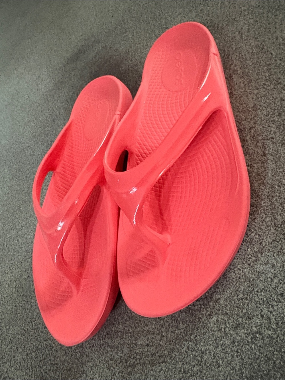 Women's Oofos (size 8)